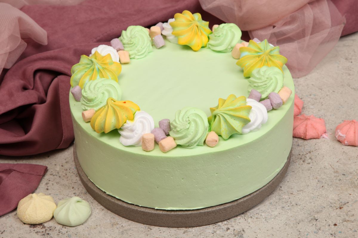 Торт «Элитный» зеленый (с фигурками) 0,89 кг